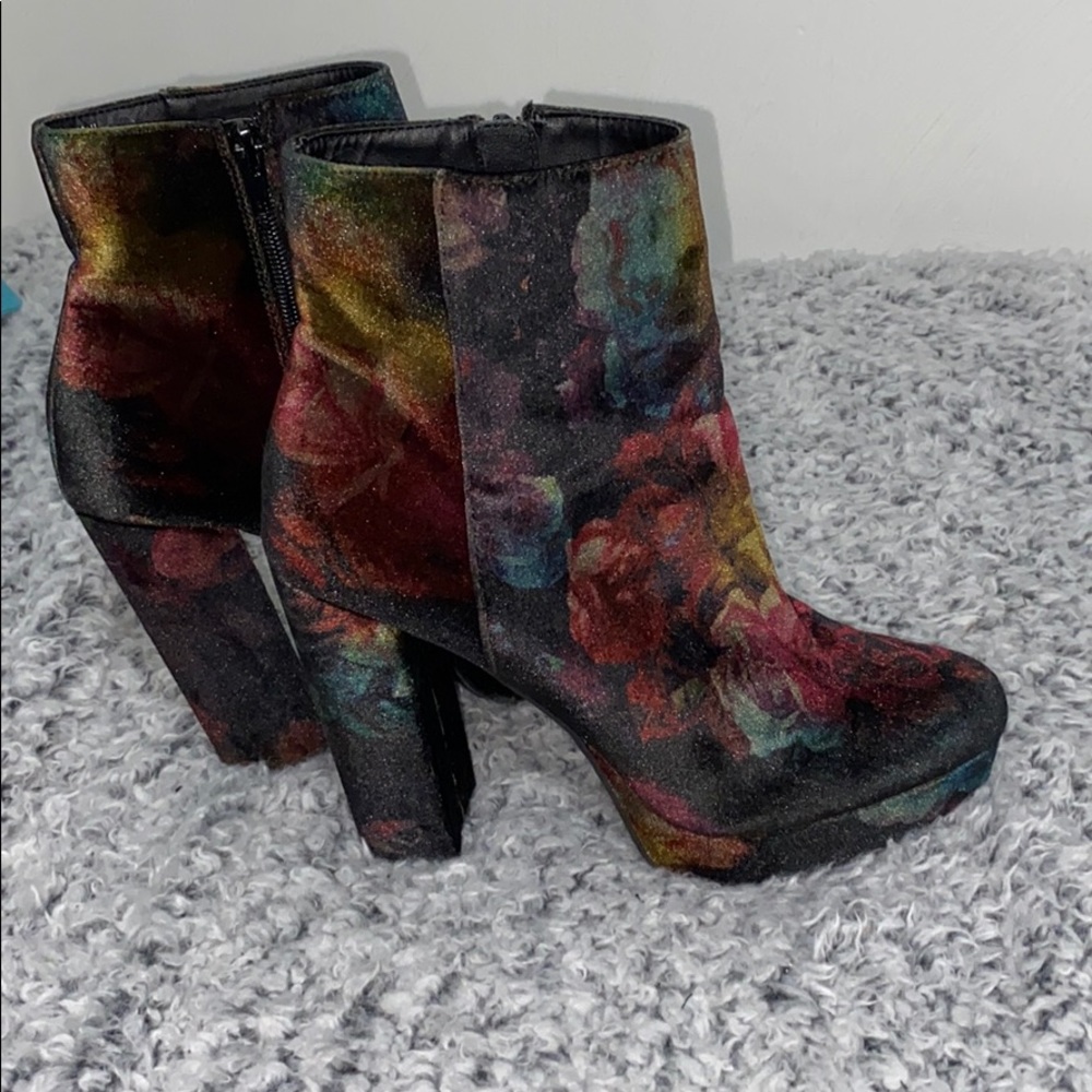 COPY - Madden girl velvet floral boots